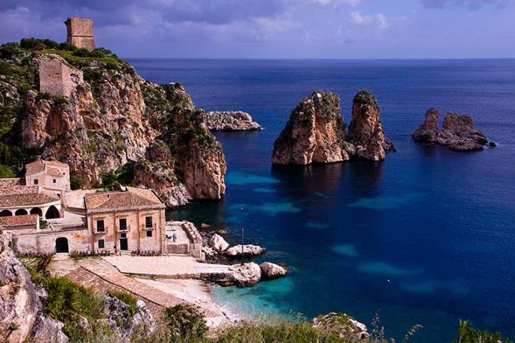 La Tonnara di Scopello e i Faraglioni